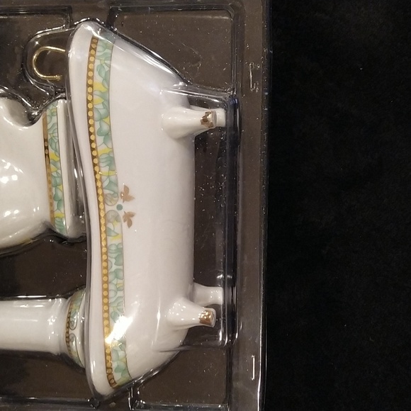 Town Square Miniatures Porcelain Bathroom Set - Picture 4 of 5